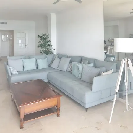 Spacious With Sea View In 140 M² Apartament Estepona